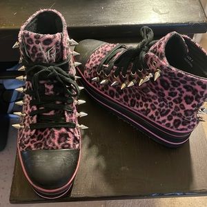 YRU pink and black fuzzy leopard print platform “converse” style hi tops